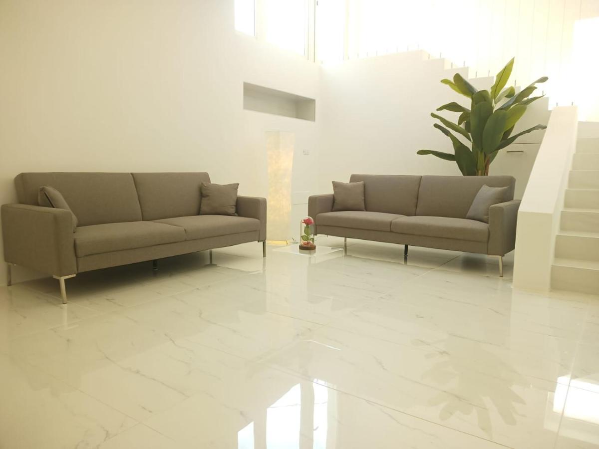 Elegant Basement Suite Orosei Eksteriør billede